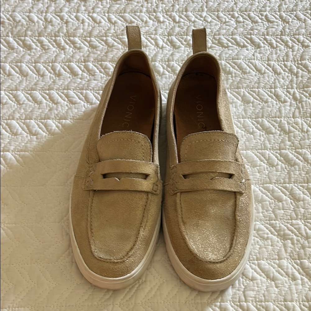 Vionic Women’s Gold Sand Beige Suede Slip-On Loafers 7.5 wide